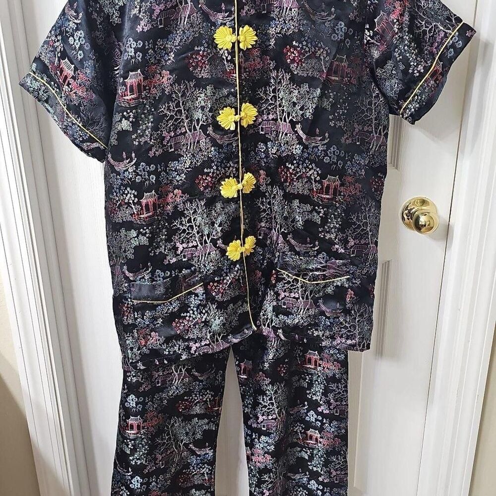 Great Shanghai Vintage Chinese Brocade Pagoda Pajama Set Size XL